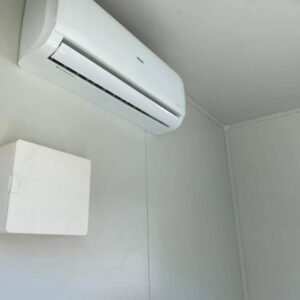 Alternative view of 10ft Kantoorcontainer – Witte Container Cabin met Airconditioning en Raam